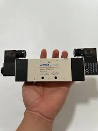 4M420-15A 220VAC AIR SOLENOID VALVE PORT SIZE :- 1/2